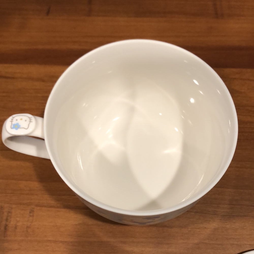 Sanrio Hello Kitty Large Ceramic Soup Mug with Lid - Picture 4 of 5